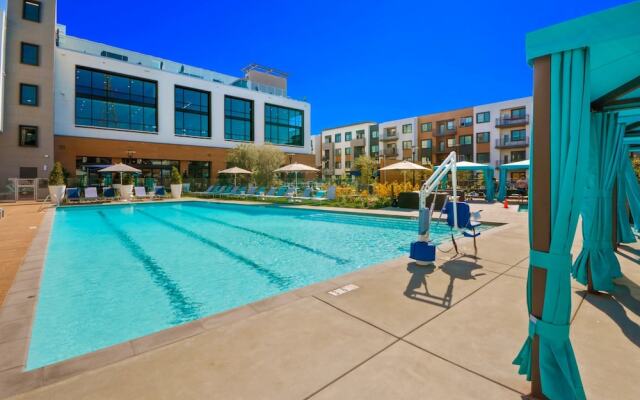 Global Luxury Suites in Menlo Park