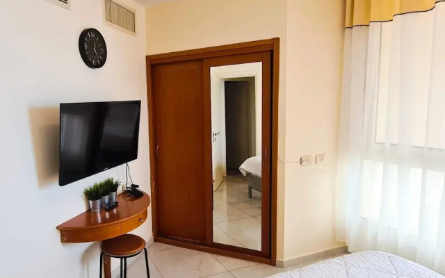 SHaYaSH apartments Leonardo Bat-Yam