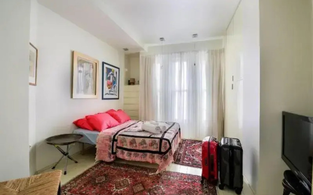 Trumpeldor - 2 Bed Apartment of Art!