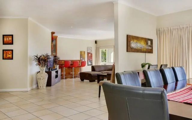 Family Home With Views Pool Garden 100 Geneva