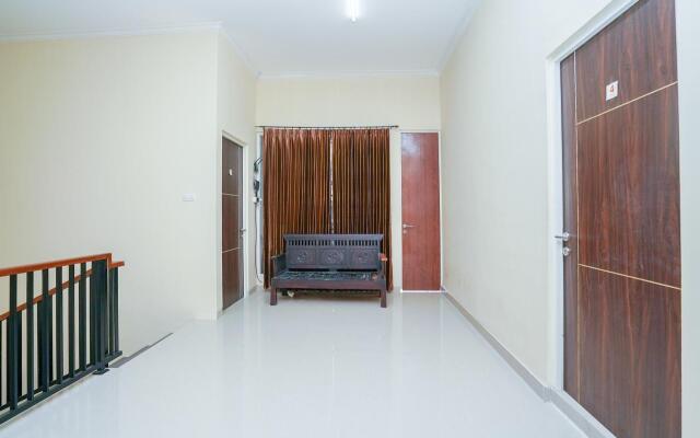 OYO 1957 Riverside Residence