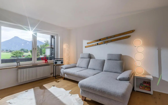 Moderner Ferienwohnung mit 2 Schlafzimmer und großen Balkon