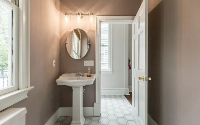 Historic Downtown Home Close to Everything!
