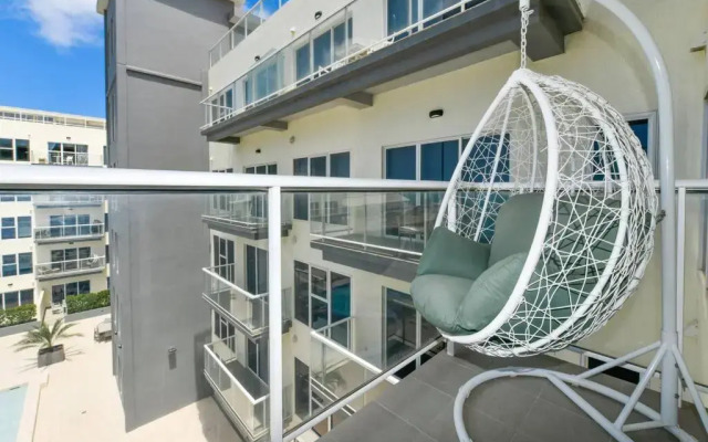 *NEW* 2Bd 2Bath APT with Ocean View, Pool, Gym