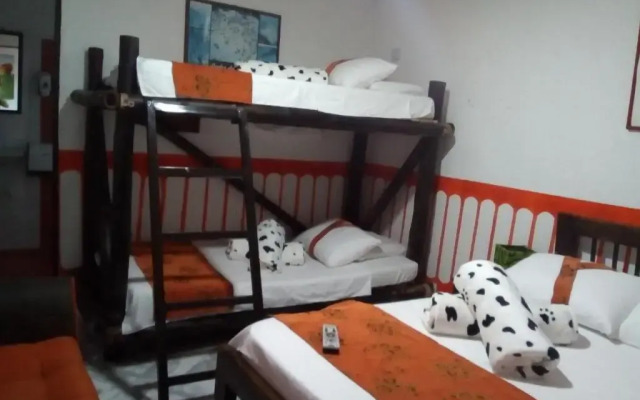 ArtVelez Hostel