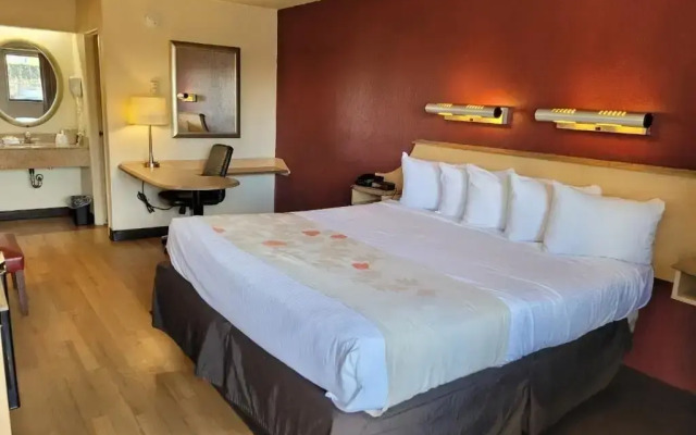 Red Oak Inn Detroit - Southfield