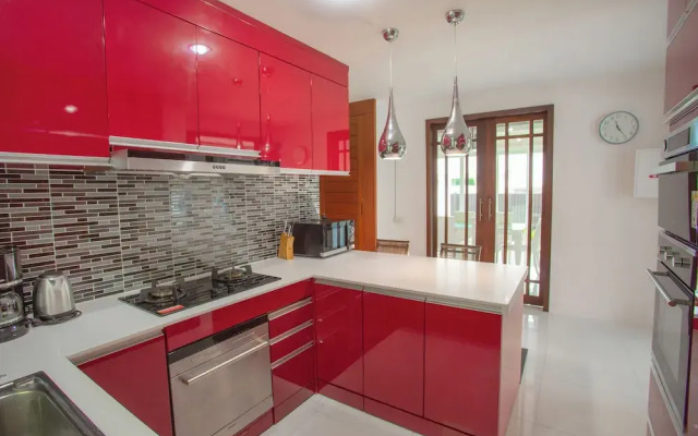 Nee Pool Villa
