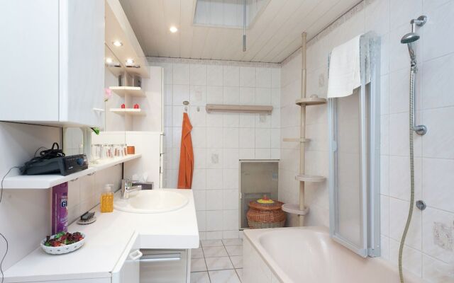 Quaint Apartment in Zella-mehlis With Garden