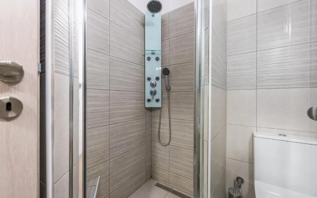 Stylish Luxury Apartment near Acropolis at Neos Kosmos metro station