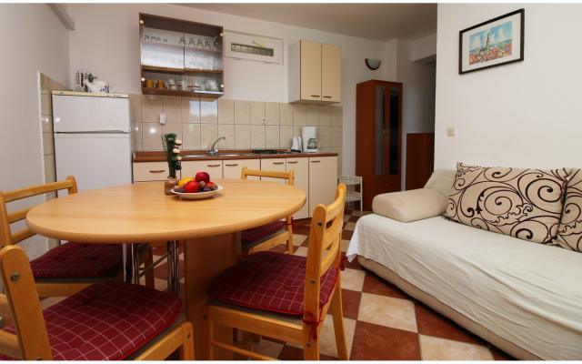 Apartment Elvi - amazing position & parking: A2 Primosten, Riviera Sibenik