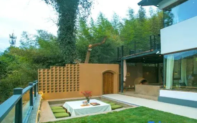 Yun Hotel