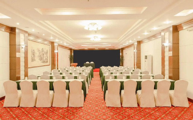Xiongbao Hotel