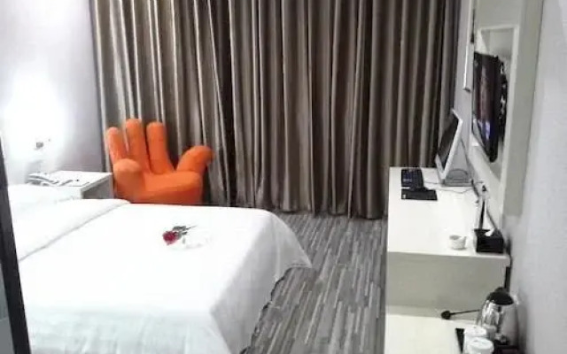 SET Chain Hotel