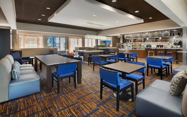 Courtyard by Marriott Addison Midway