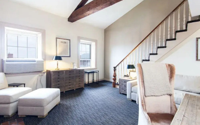 Garrison Inn Boutique Hotel