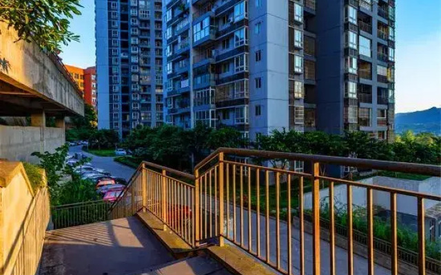 Qiqi Homestay (Chongqing West Station Store)