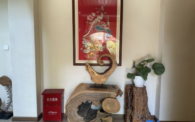 Limao Huanhai Lake View Courtyard
