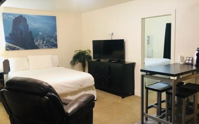 Bison Motel