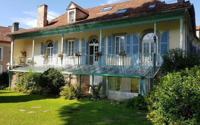 Le Grand Cedre