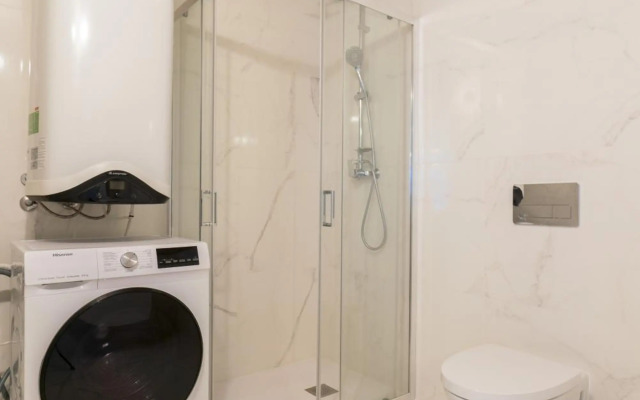 Luxurious Impressive Apartment - Balcony and Pool