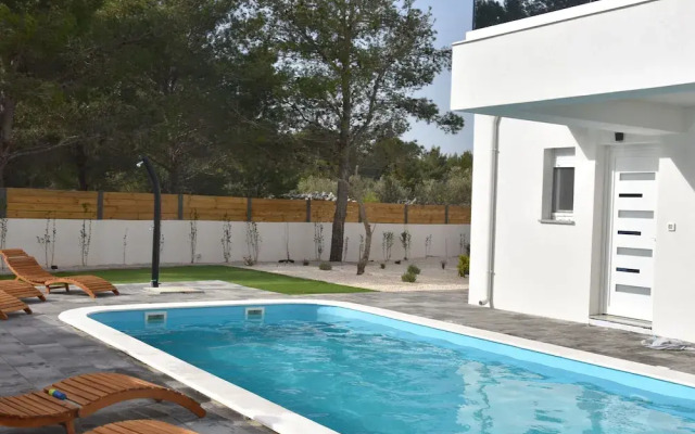 Grand Villa in Vodice With Private Swimming Pool