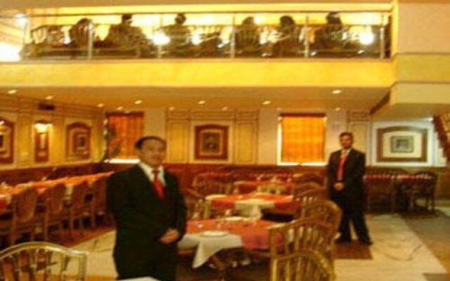 Hotel Shiraaz 1