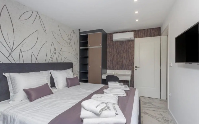 Awesome Apartment in Malinska With Jacuzzi, Wifi and 3 Bedrooms