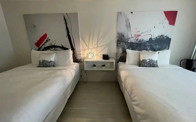 Cozy Hotel With Super Location Near Disney