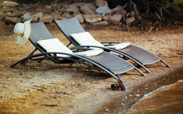 Studio Apartments for 2 in Lakeside Andalusian Finca