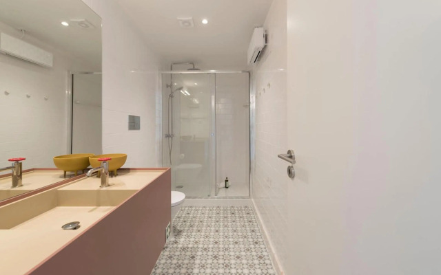 Boavista Penthouse w/ 2 Balconies & AC by LovelyStay