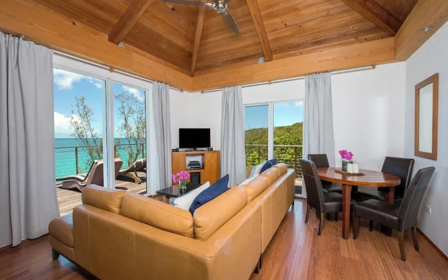 Seaside Sanctuary: Private Villa With Breathtaking Views