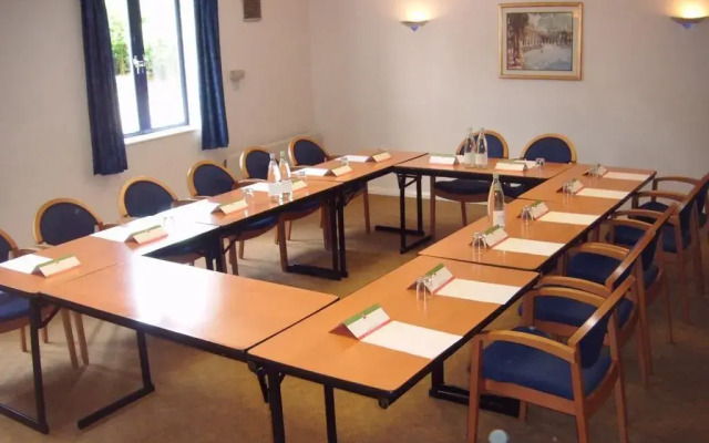 ibis Rotherham East – (M18 - M1)
