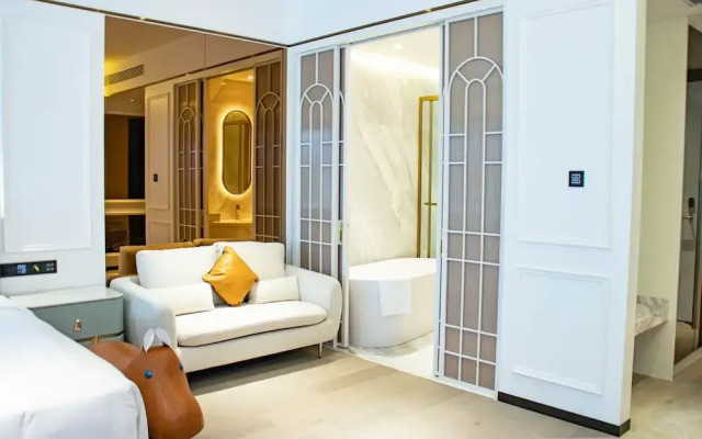 YOHO Resorts World Hotel