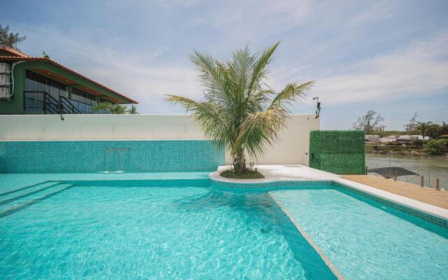 Casa Moderna com Quatro Suítes no Canal da Marina