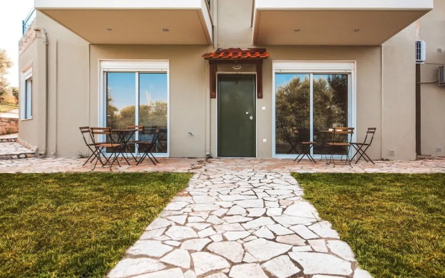 Chloe Apartments by QR booking