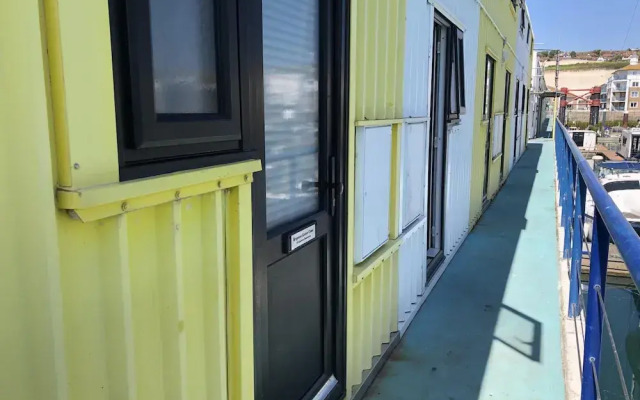 Brighton Water Cabin With Free Parking