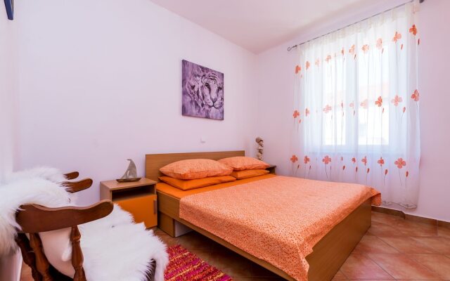 Apartments & Room Frane