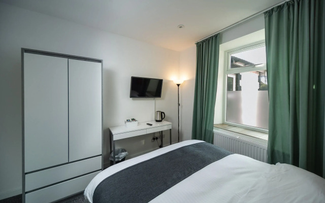 Windsor Hotel & Bar