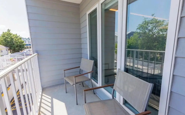 Wilmington Avenue 50 #102