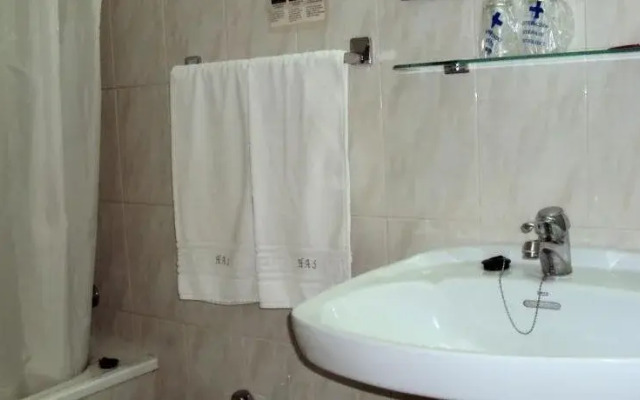 Hotel Avenida Del Sotillo