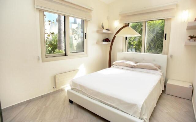 Seafront 5 Bedroom Villa Paradise in Sea Caves