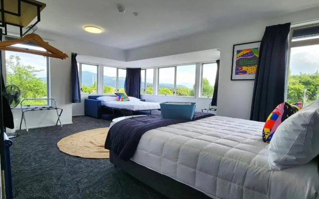 Base Rotorua - Hostel
