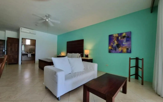 Casa del Puerto by MIJ - Beachfront Hotel