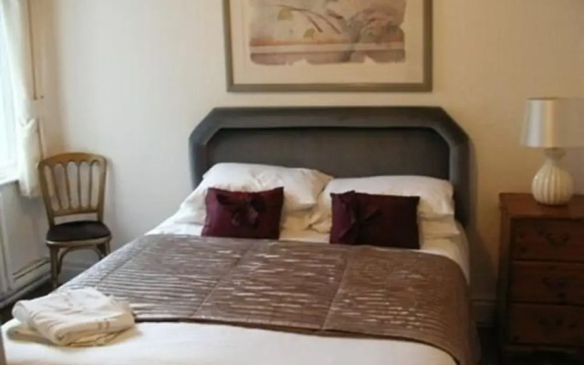 Queens Head Hotel