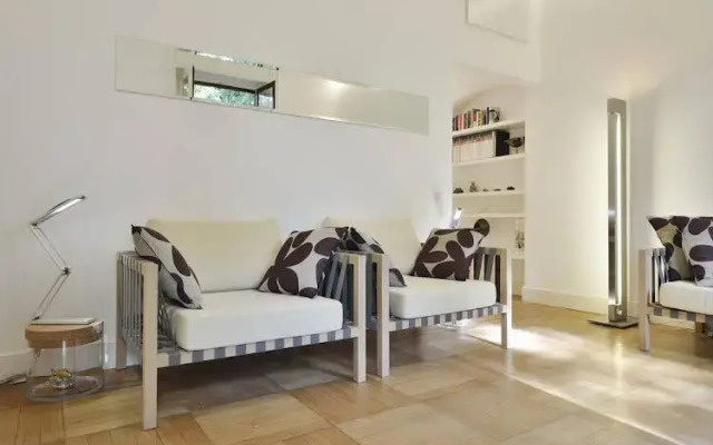 Park & Cloister Views Exclusive Apartment