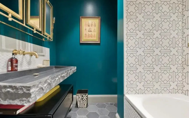 Colourful 3 Bed Kensington Garden Flat