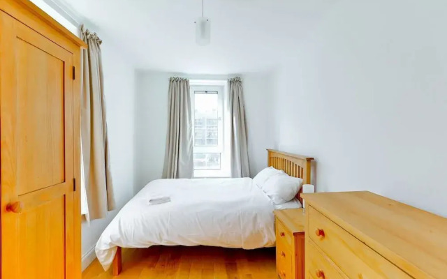 2BR Apartment - 10mins to Canary Wharf!