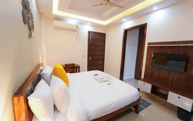Lime Tree 2 Bhk Apartment Golf Course