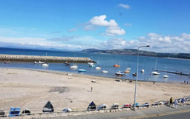 2br-beachviews-petfriendly-freeparking