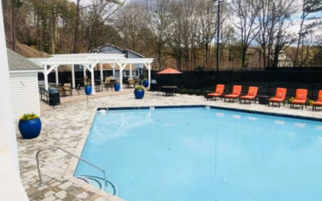 Private 2 Bedroom Midtown Apt